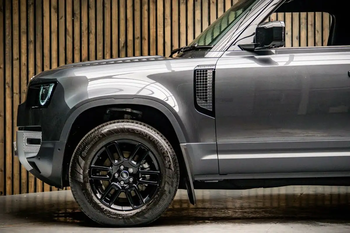 2025-land-rover-90-defender-30-d250-hard-top-s-90-250pseu6e-big-8