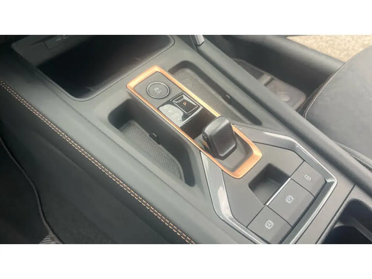 2025-cupra-formentor-15-e-hybrid-vz1-big-12