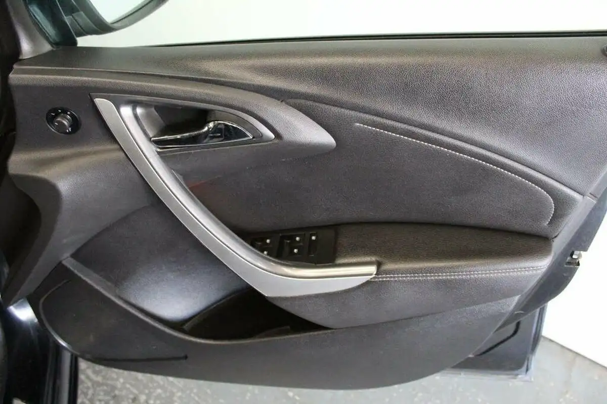 2012-vauxhall-astra-20td-elite-16v-165ps-ecoflex-ss-big-48