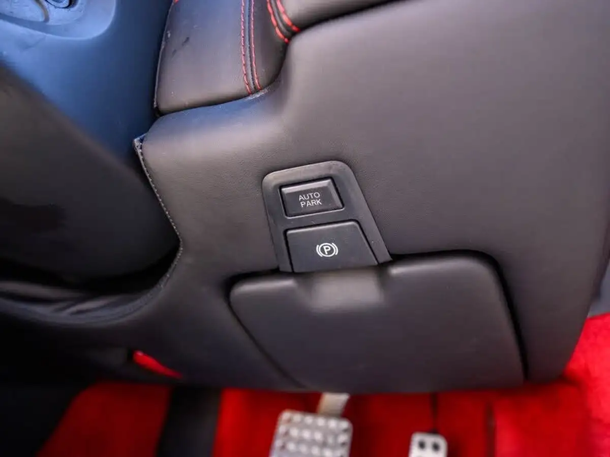 2010-ferrari-california-43-big-43