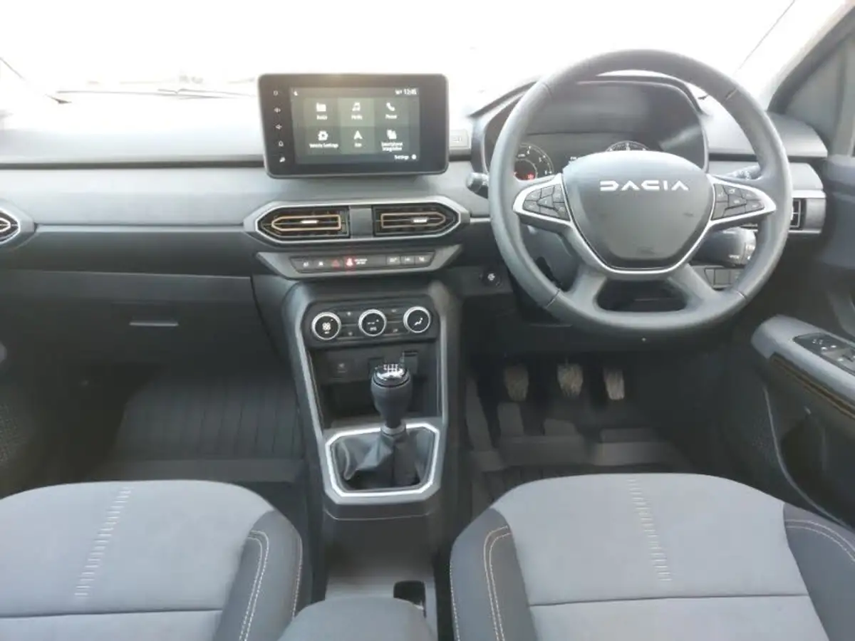 2024-dacia-sandero-stepway-10-tce-extreme-100bhp-bi-fuel-big-2