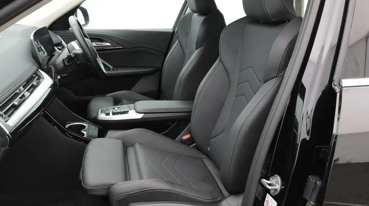 2023-bmw-x1-15-xdrive25e-xline-big-14