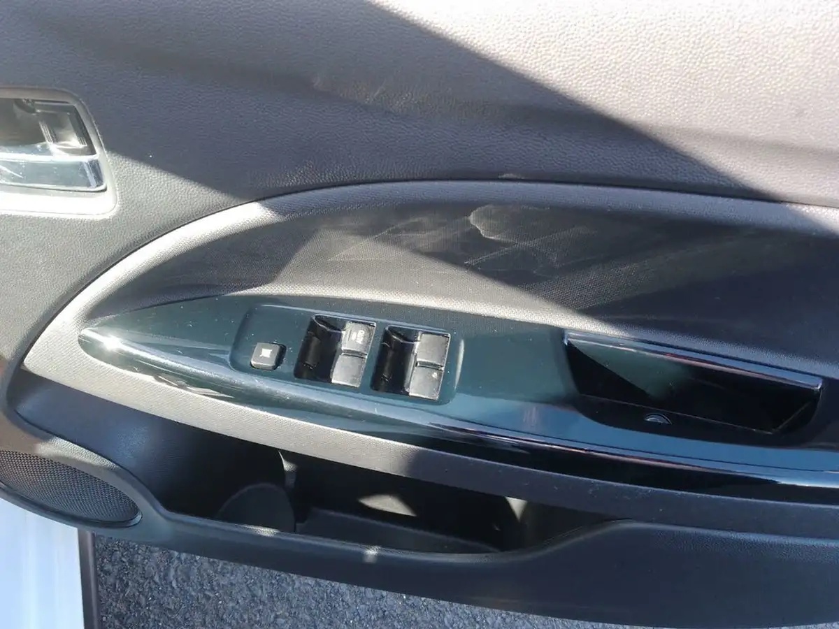2017-mitsubishi-mirage-12-juro-cvt-big-42