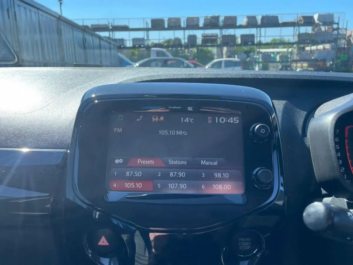 2015-toyota-aygo-10-vvt-i-x-clusiv-5d-big-22