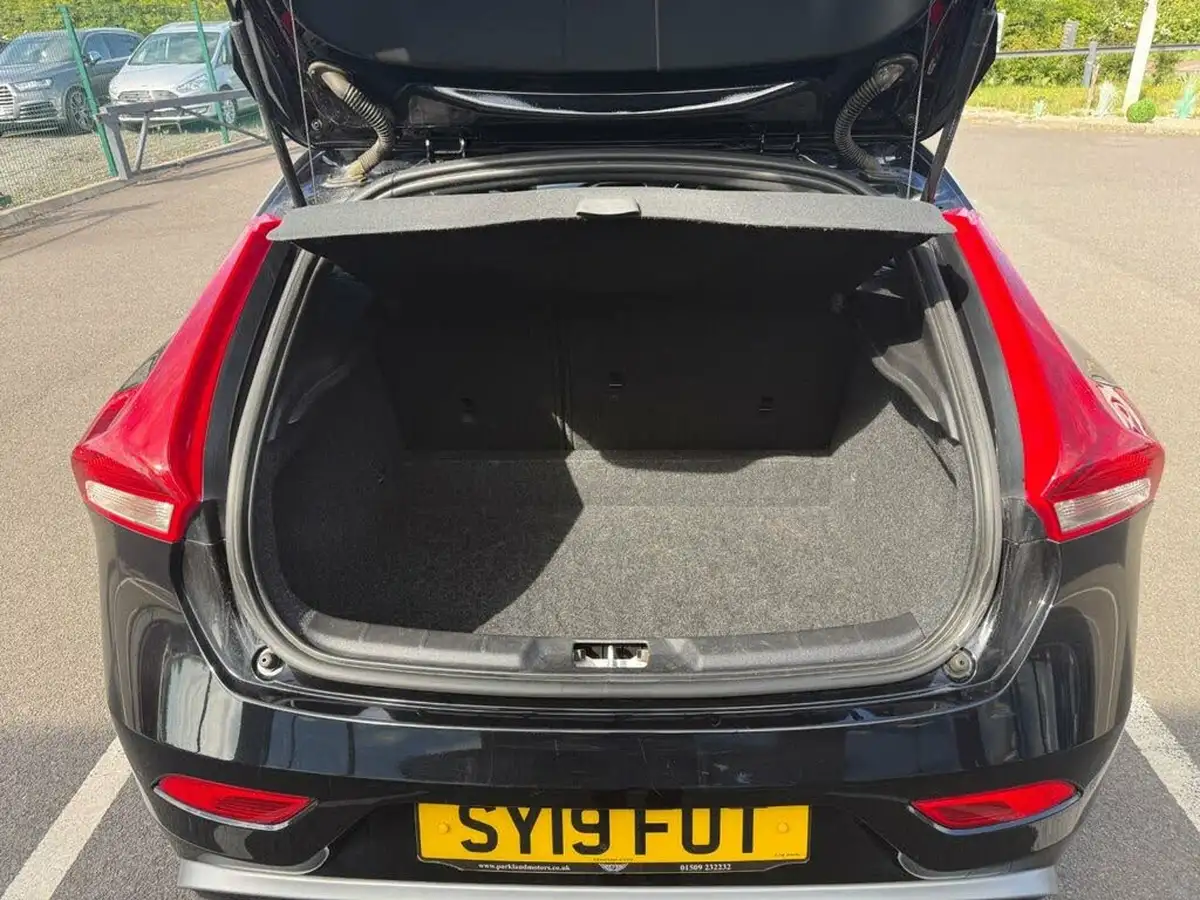 2019-volvo-v40-20-t3-r-design-pro-big-37