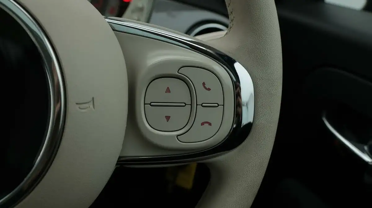 2020-fiat-500-10-lounge-big-26