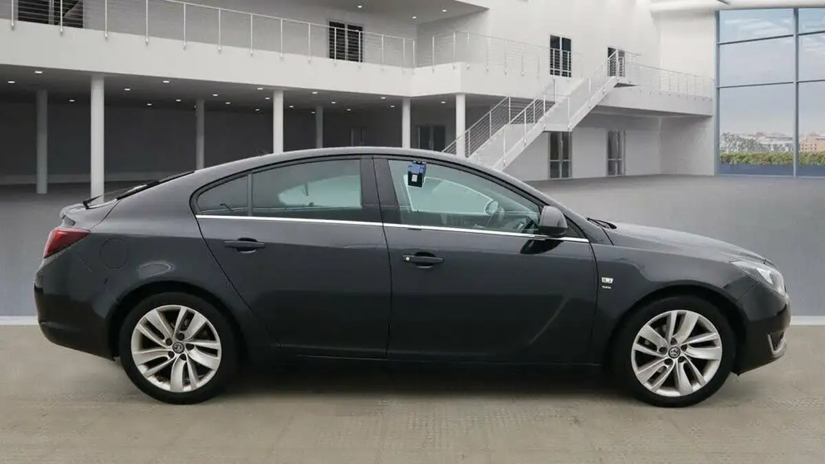 2015-vauxhall-insignia-20cdti-sri-140ps-navss-ecoflex-hatchback-5d-big-10
