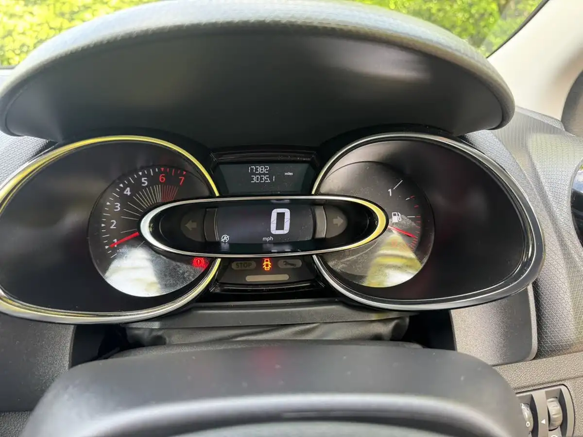 2016-renault-clio-09-tce-dynamique-s-nav-big-17