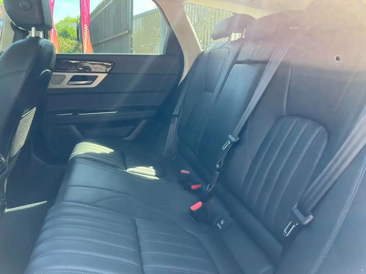 2019-jaguar-xf-20i-portfolio-250ps-sportbrake-5d-big-24