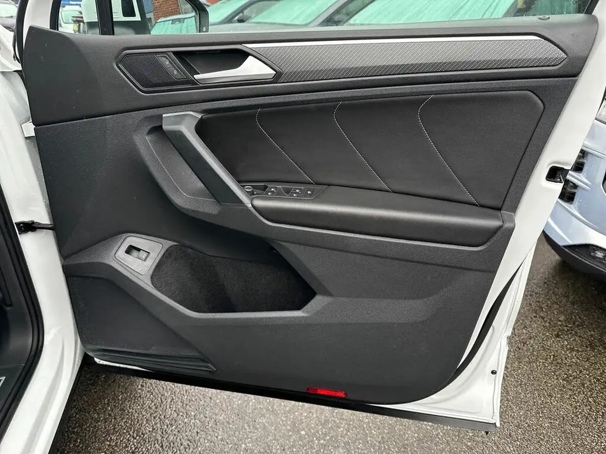 2021-volkswagen-tiguan-big-34