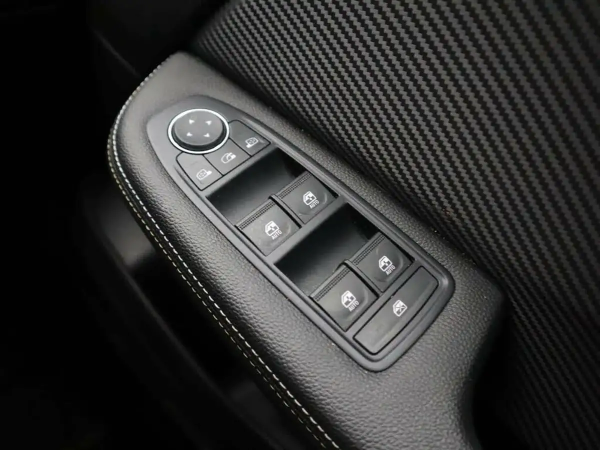 2023-renault-clio-16-engineered-big-24