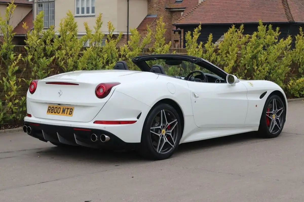 2015-ferrari-california-39-t-big-18