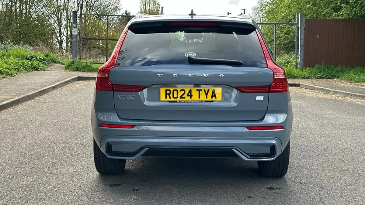 2024-volvo-xc60-20-b5-plus-big-12