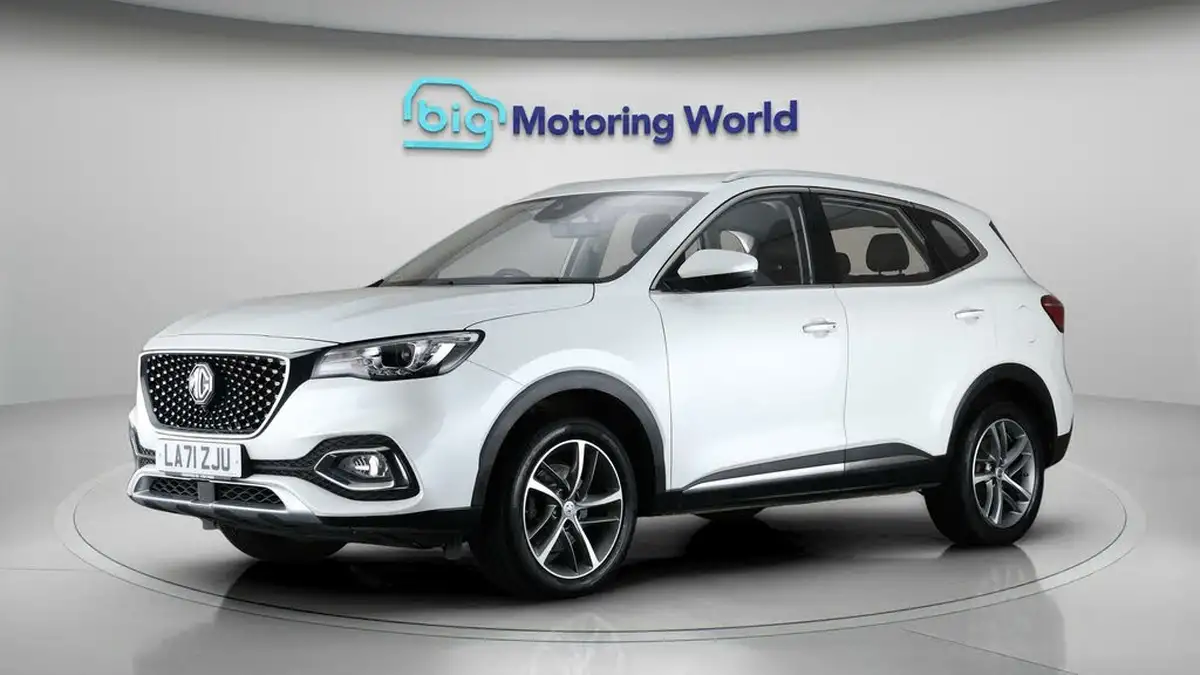 2022-mg-hs-15t-gdi-excite-162ps-big-3