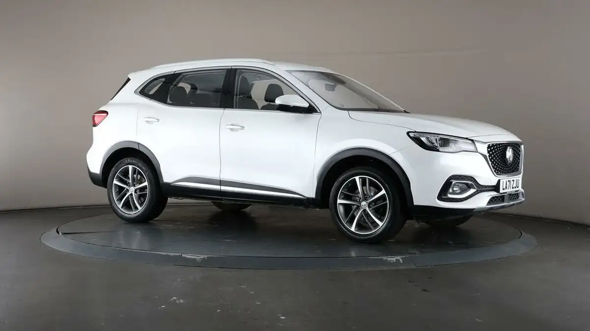 2022-mg-hs-15t-gdi-excite-162ps-big-48