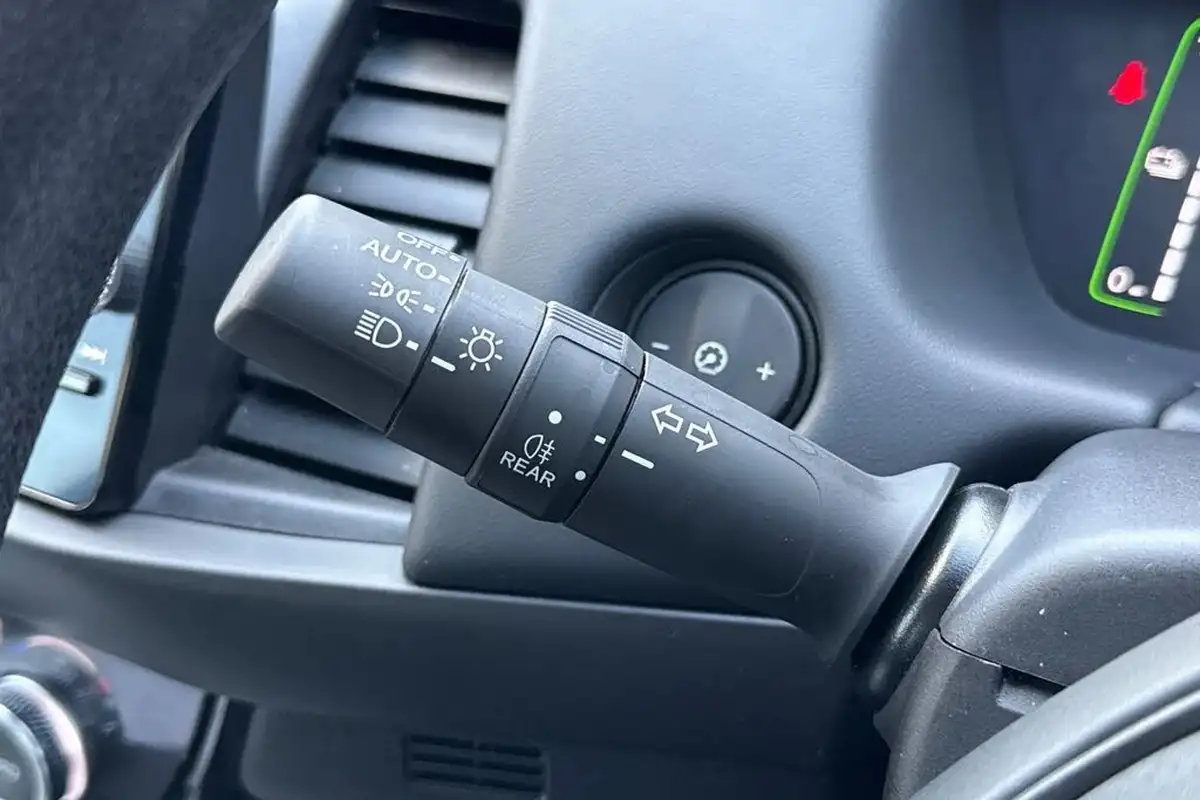 2023-honda-jazz-15-i-mmd-sr-big-30