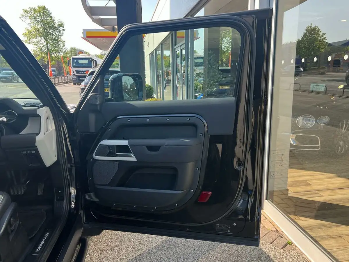 2021-land-rover-90-defender-30-d250-xs-edition-big-58