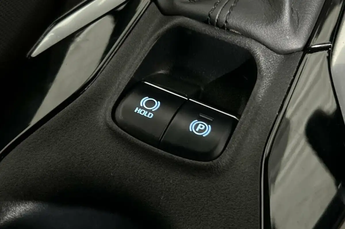 2022-toyota-corolla-18-vvt-i-icon-tech-trk-hatchback-5d-big-31