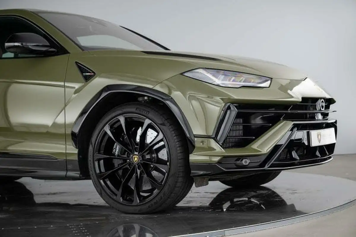 2024-lamborghini-urus-40-no-trim-big-19