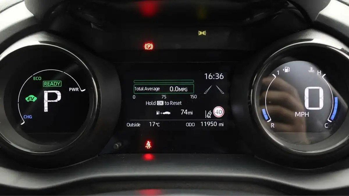 2022-toyota-yaris-15-vvt-i-dynamic-big-9