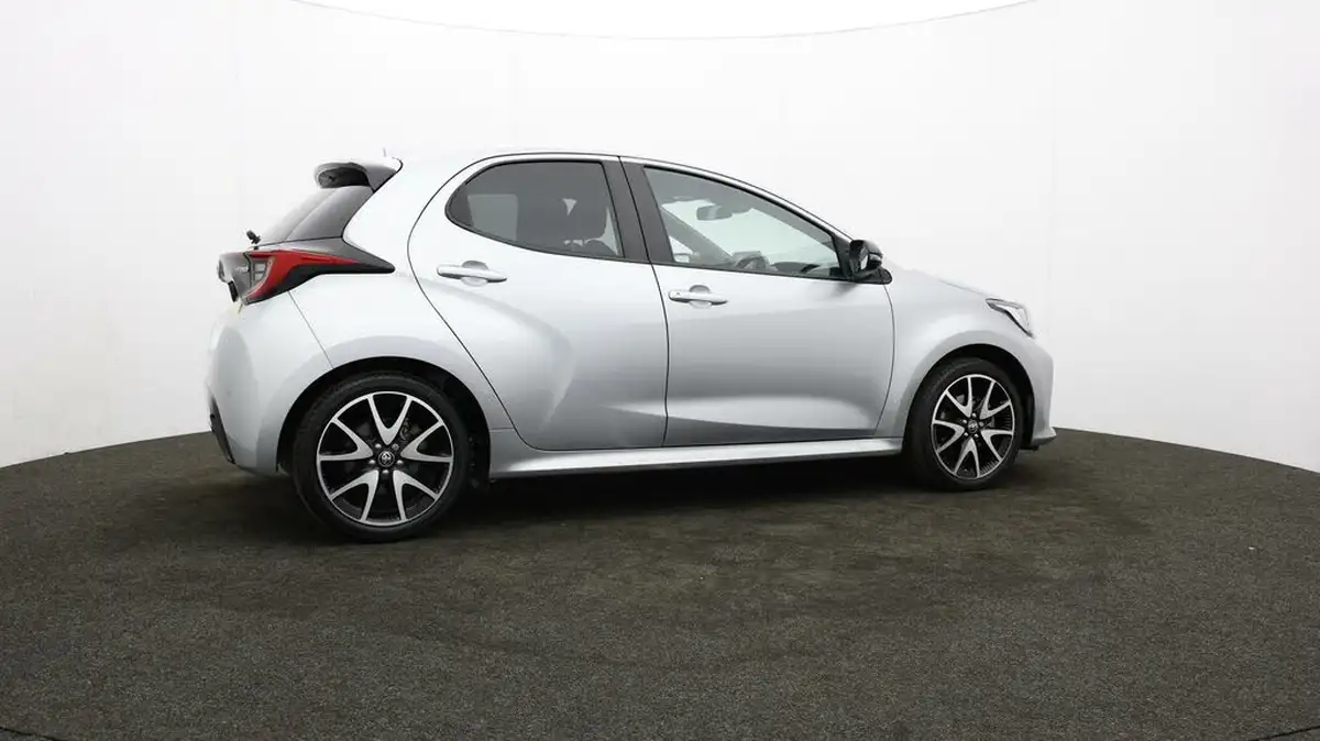 2022-toyota-yaris-15-vvt-i-dynamic-big-26