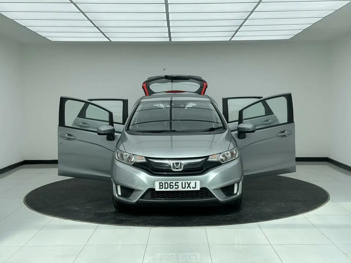 2015-honda-jazz-13-i-vtec-se-cvt-big-10