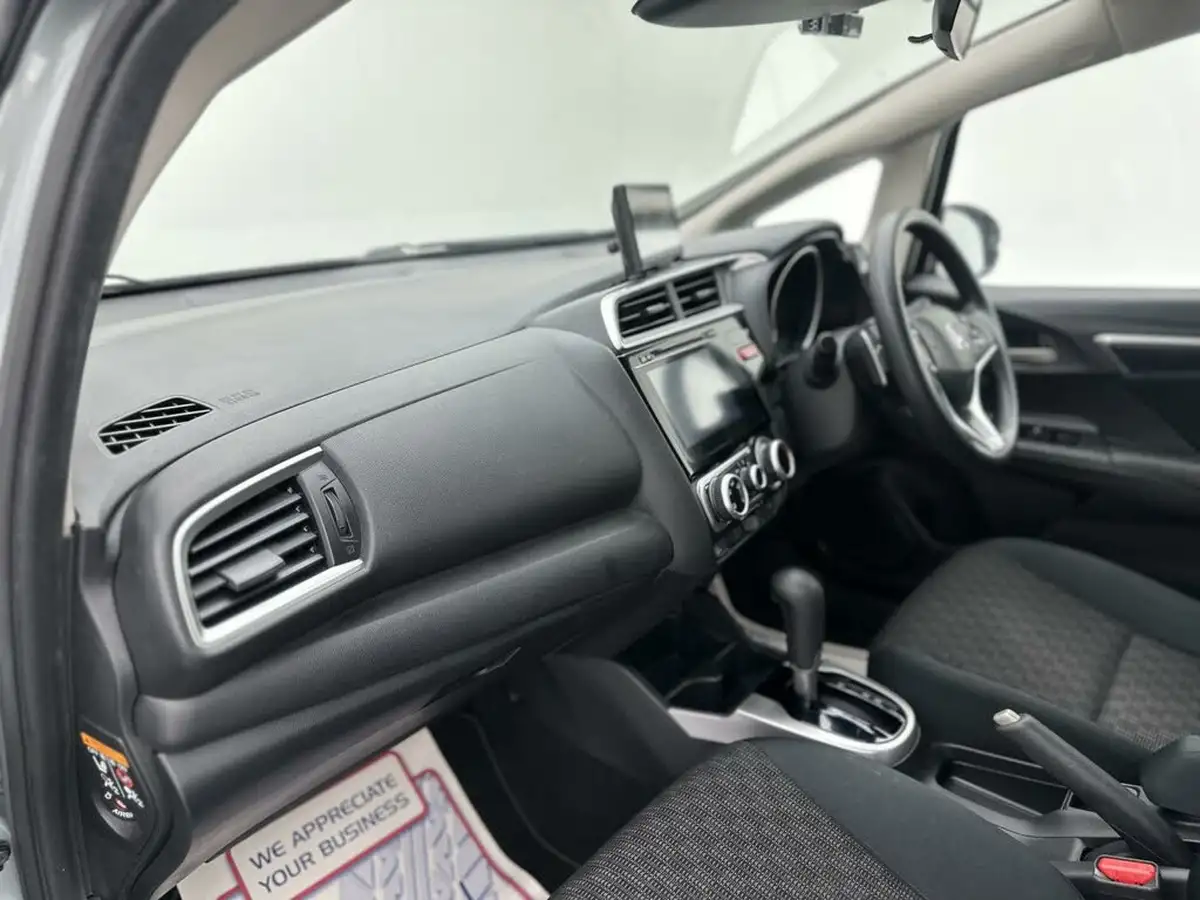 2015-honda-jazz-13-i-vtec-se-cvt-big-31