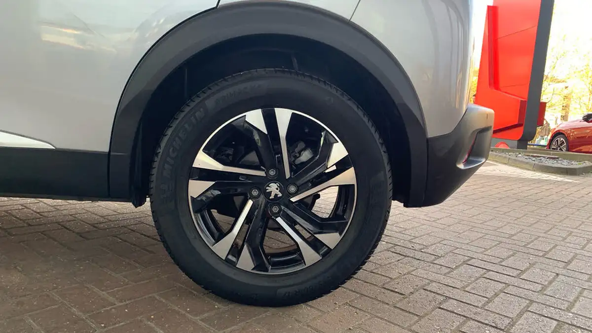 2021-peugeot-2008-suv-12-puretech-allure-130bhp-eat8-big-14
