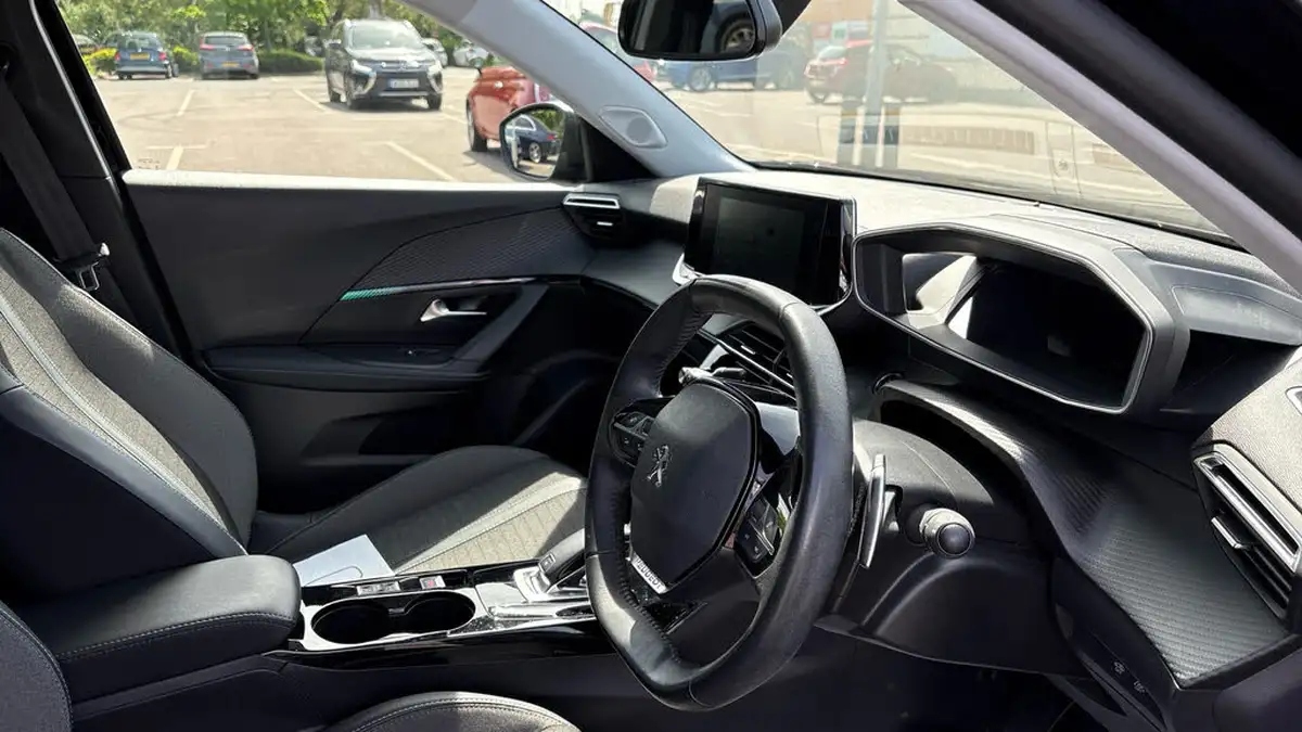 2021-peugeot-2008-suv-12-puretech-allure-premium-130bhp-eat8-big-10