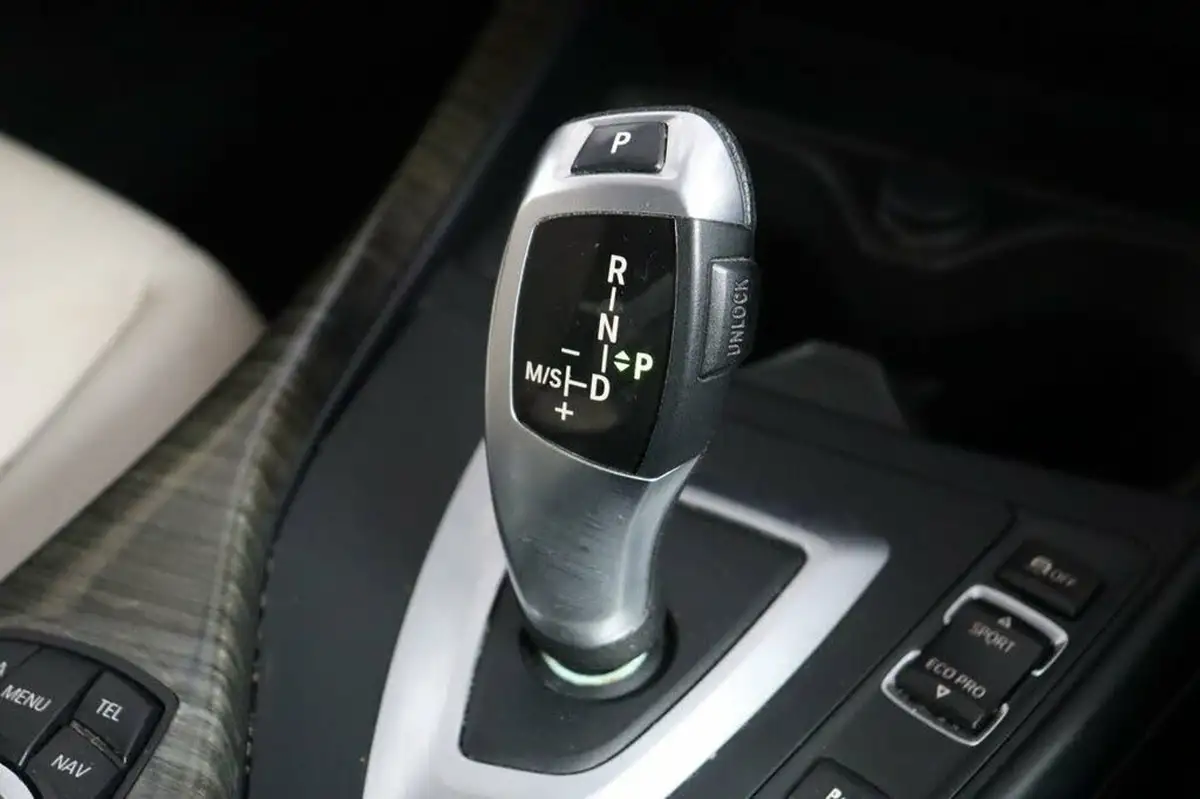 2015-bmw-1-series-16-118i-se-136bhp-5d-auto-big-11
