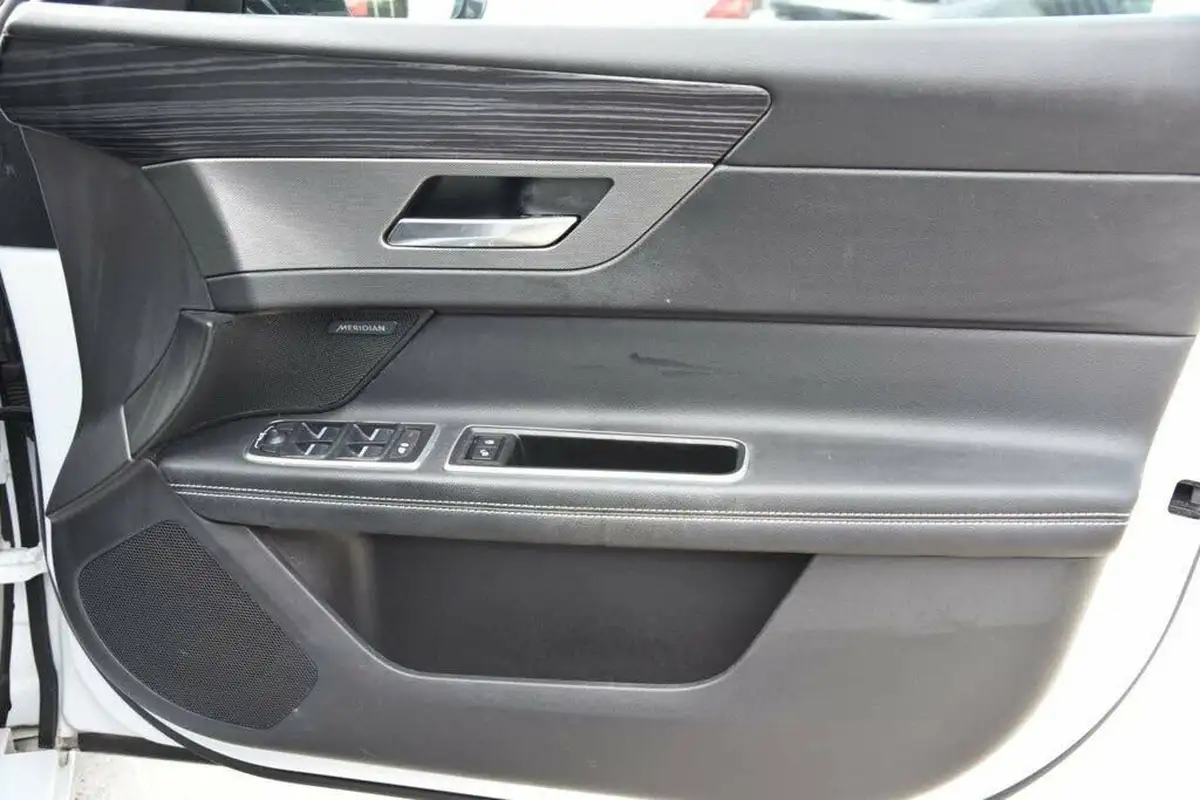 2018-jaguar-xf-30td-saloon-4d-big-39