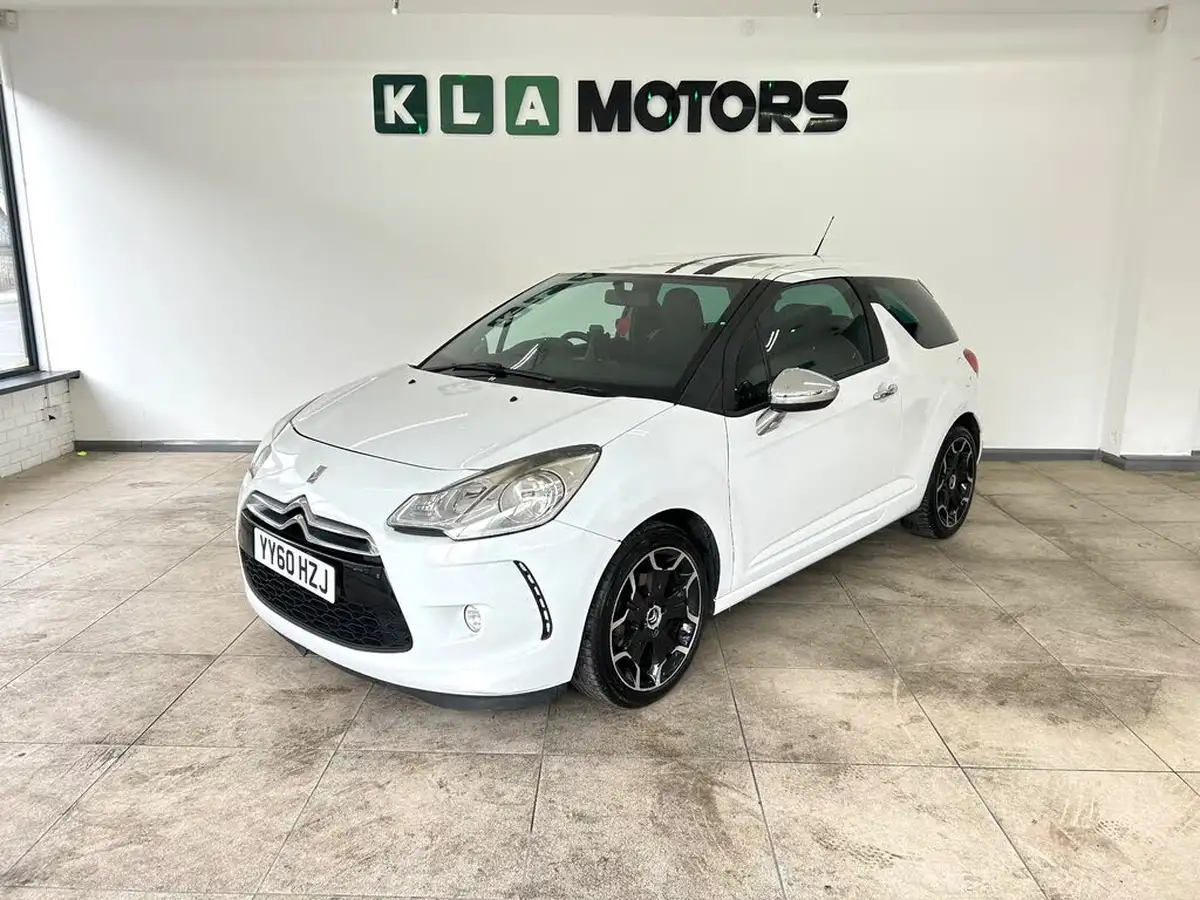 2010-citroen-ds3-16td-black-big-0