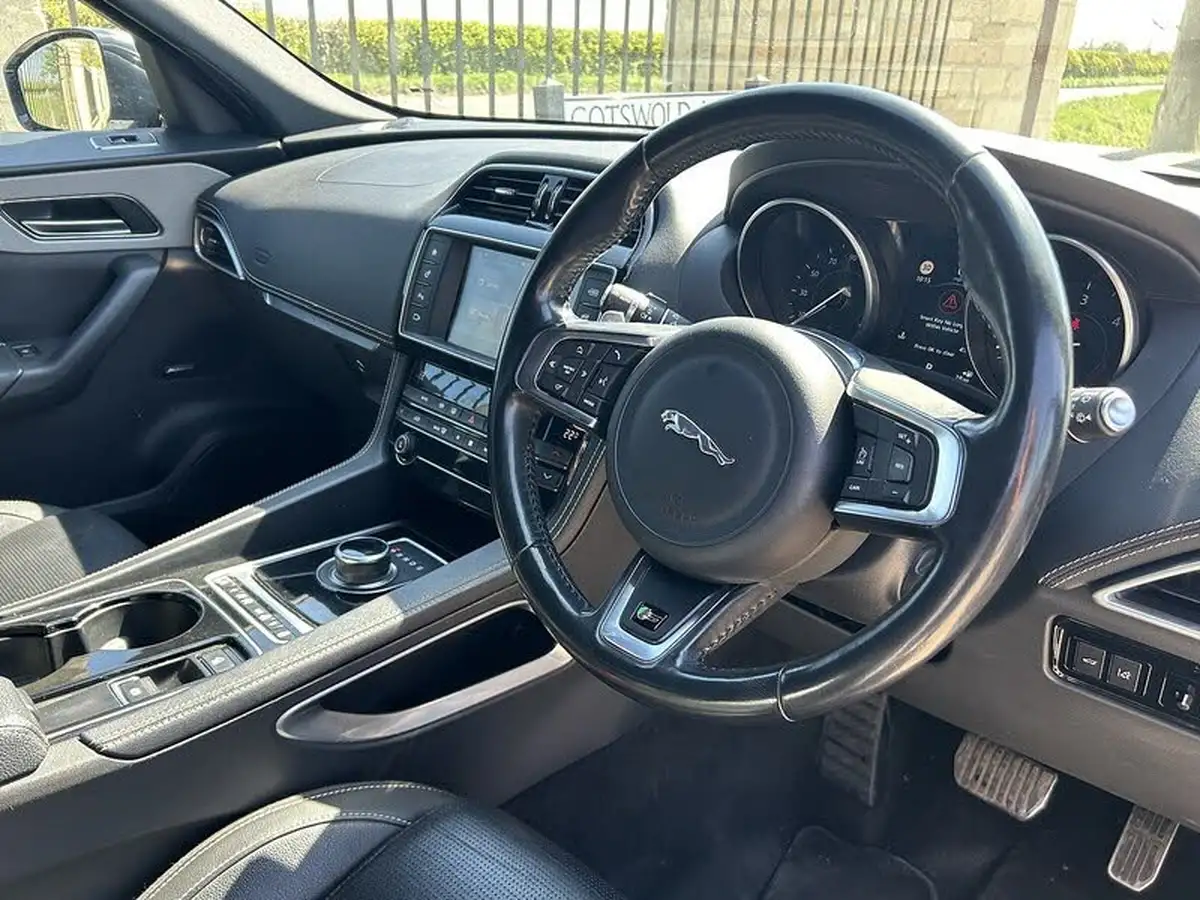 2017-jaguar-f-pace-30td-s-big-15