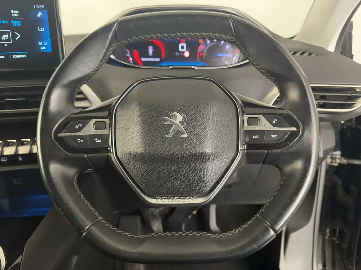 2021-peugeot-5008-suv-12-puretech-allure-big-19