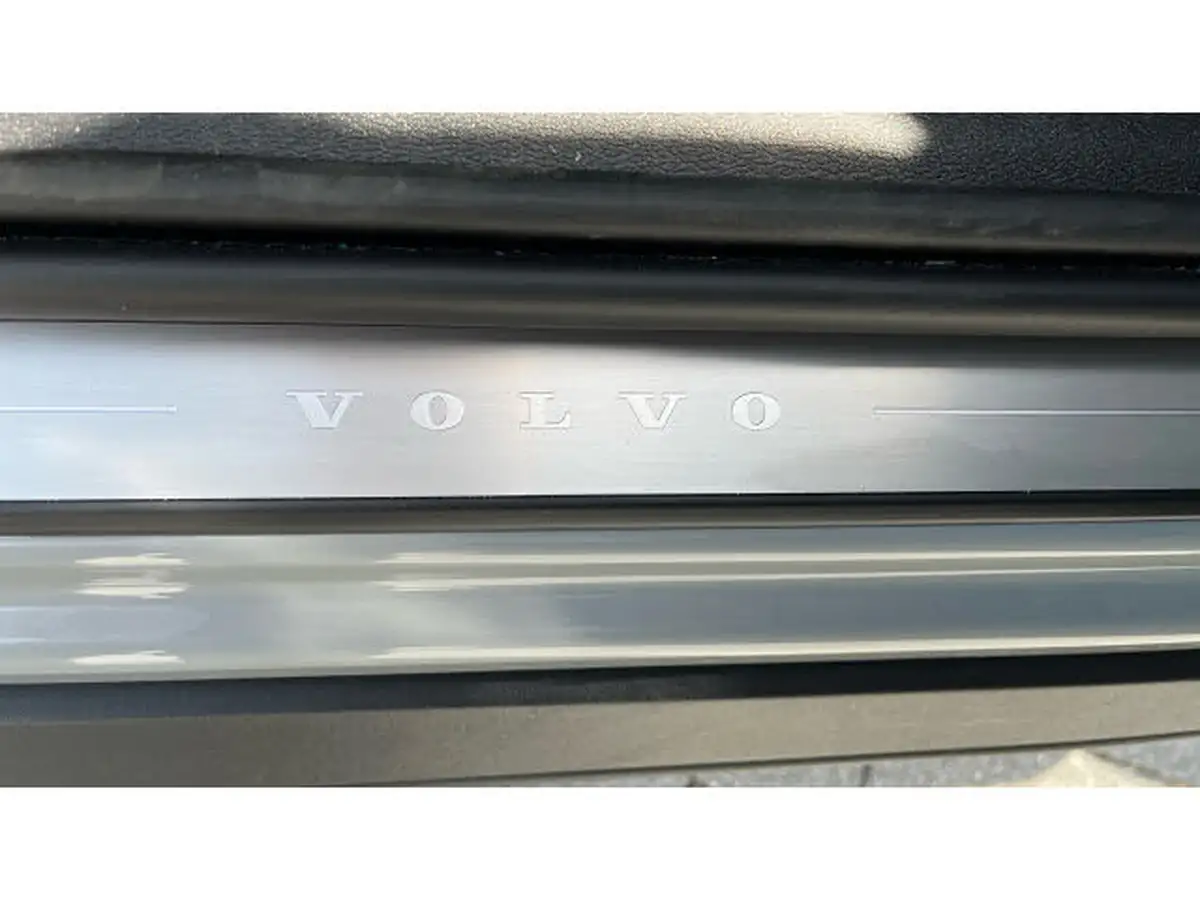 2025-volvo-xc40-20-b4-plus-big-36