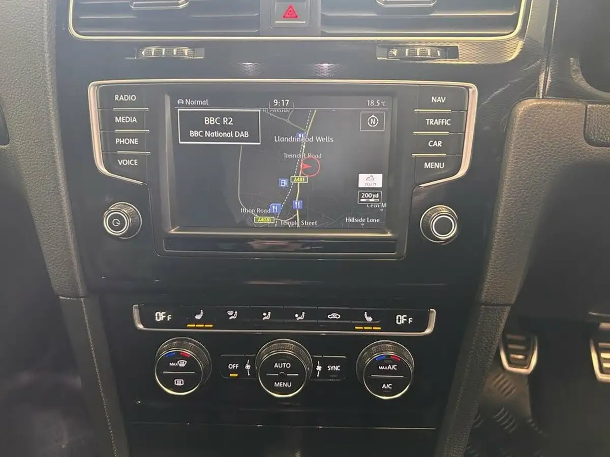 2016-volkswagen-golf-20tdi-gtd-bmt-hatchback-5d-big-14