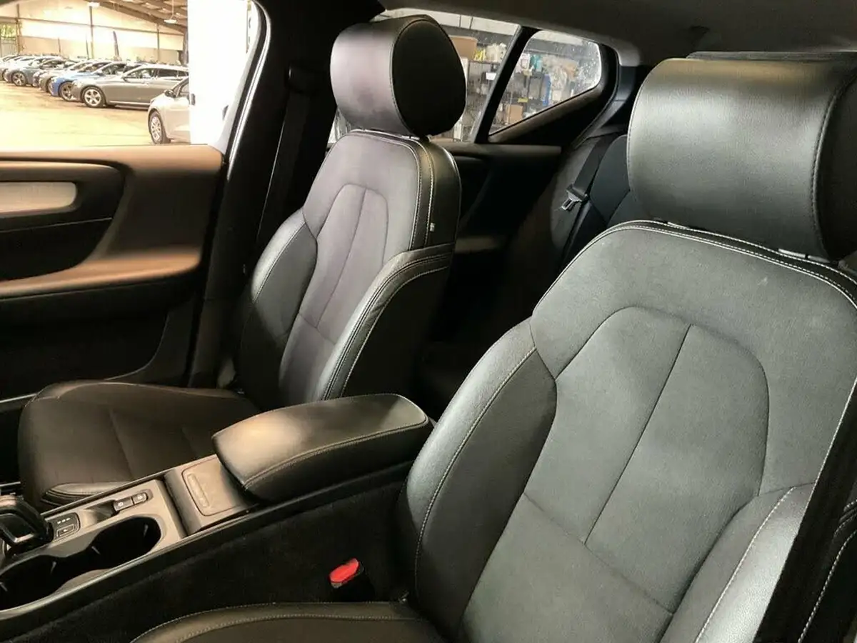 2019-volvo-xc40-20-t4-momentum-awd-big-22