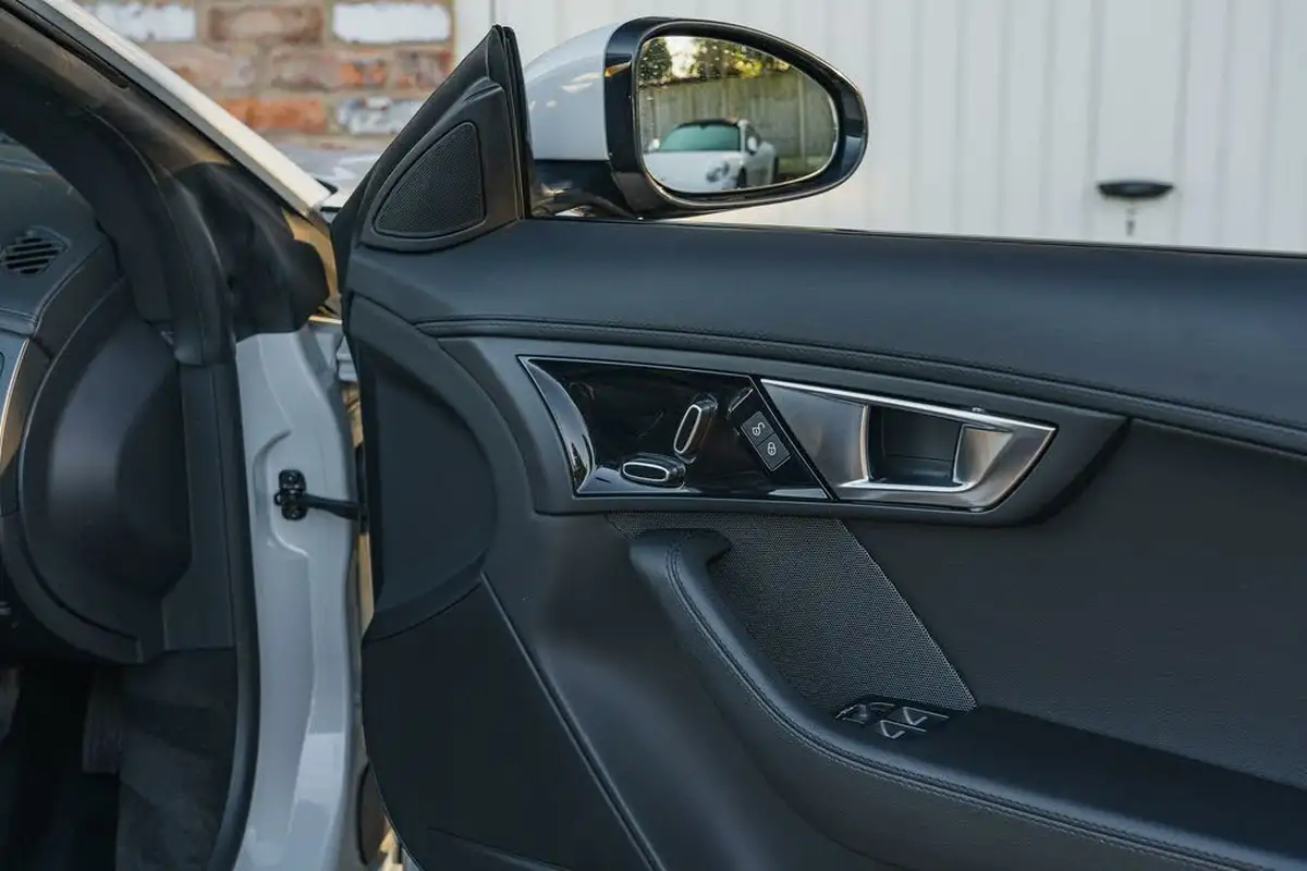 2015-jaguar-f-type-30-convertible-quickshift-big-36