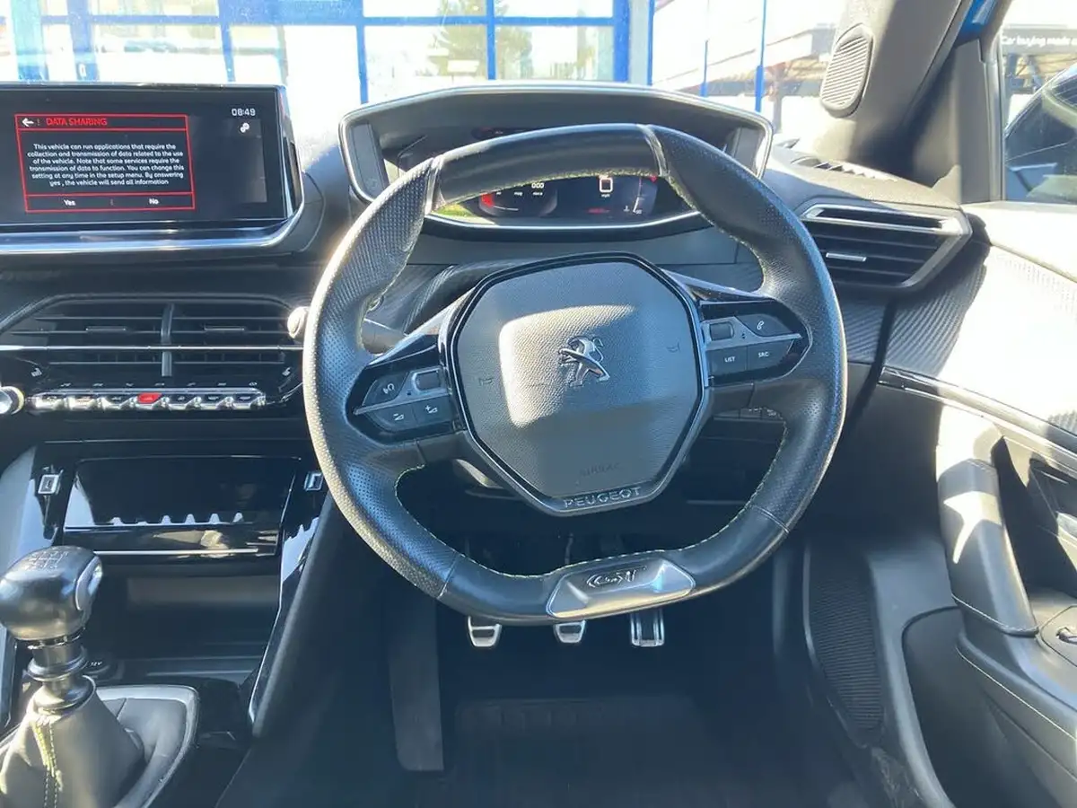 2020-peugeot-2008-suv-12-puretech-gt-line-big-16