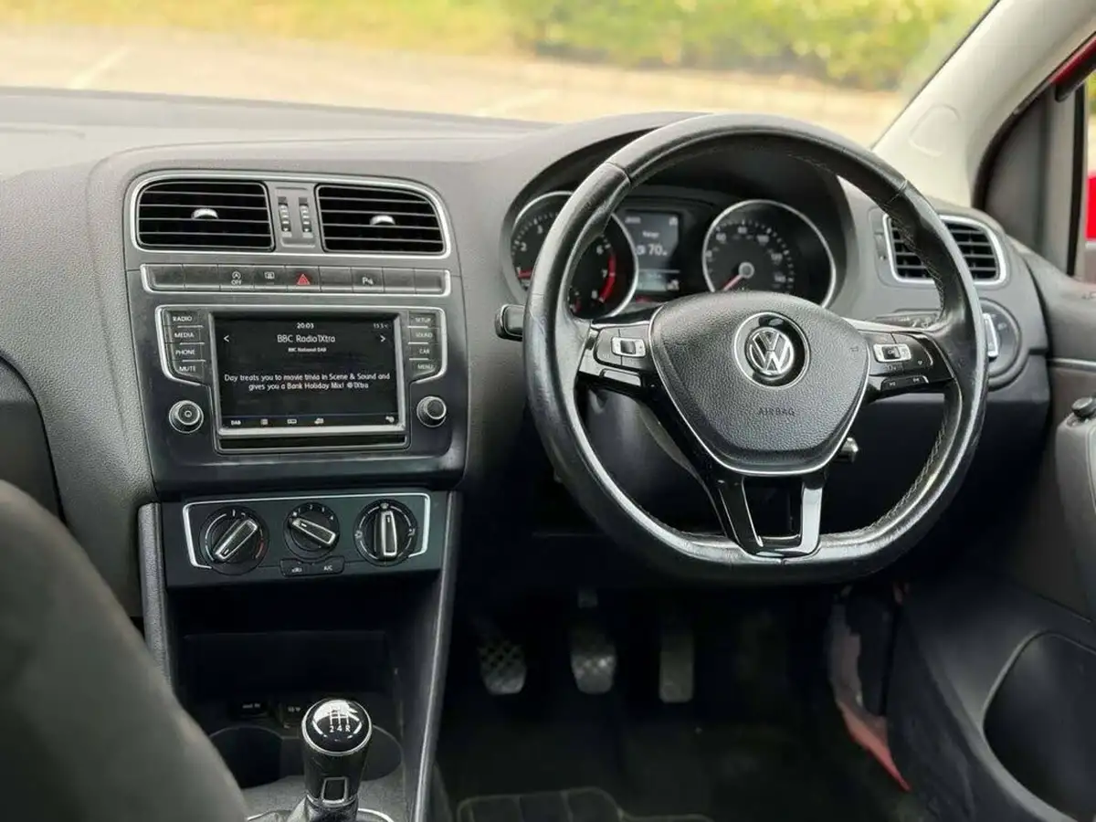 2017-volkswagen-polo-10-match-60ps-ss-5d-big-9