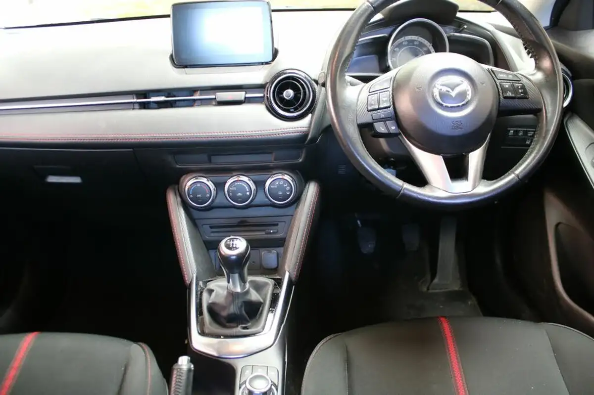 2016-mazda-mazda2-15-sport-nav-115ps-big-7