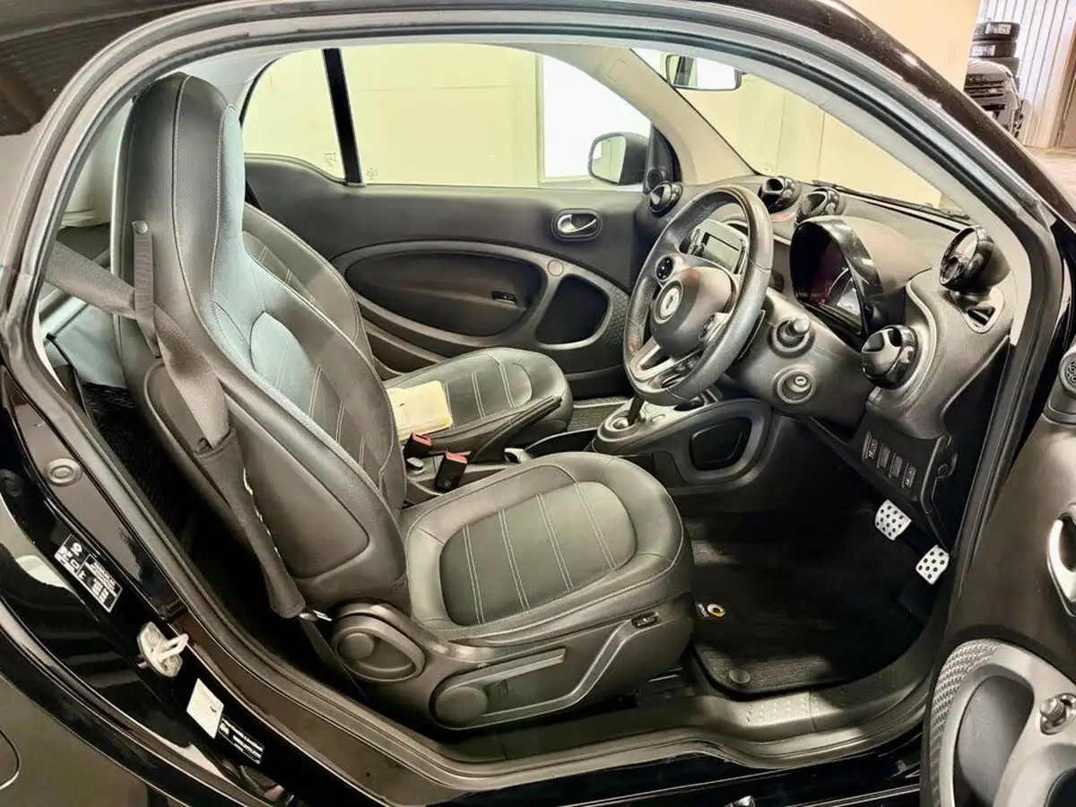 2016-smart-fortwo-09-edition-black-twinamic-big-9