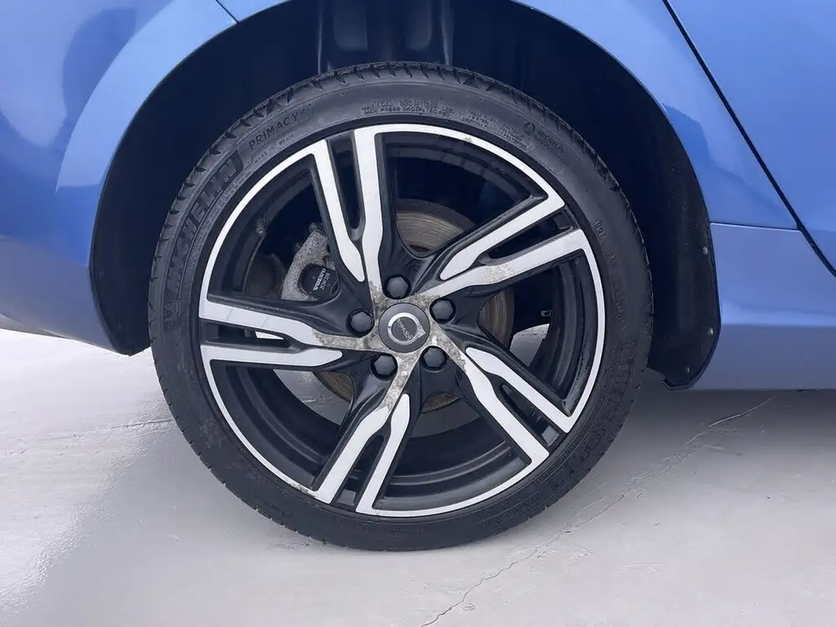 2018-volvo-v40-20td-d3-r-design-nav-plus-big-22