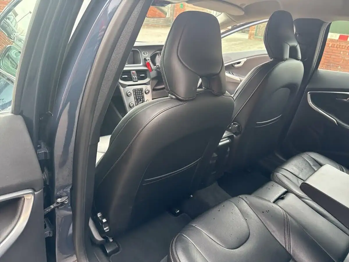 2018-volvo-v40-20td-d2-cross-country-pro-big-24