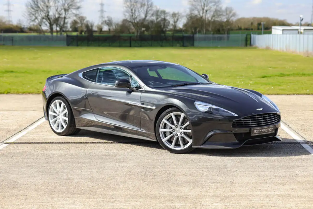 2013-aston-martin-vanquish-59-big-0