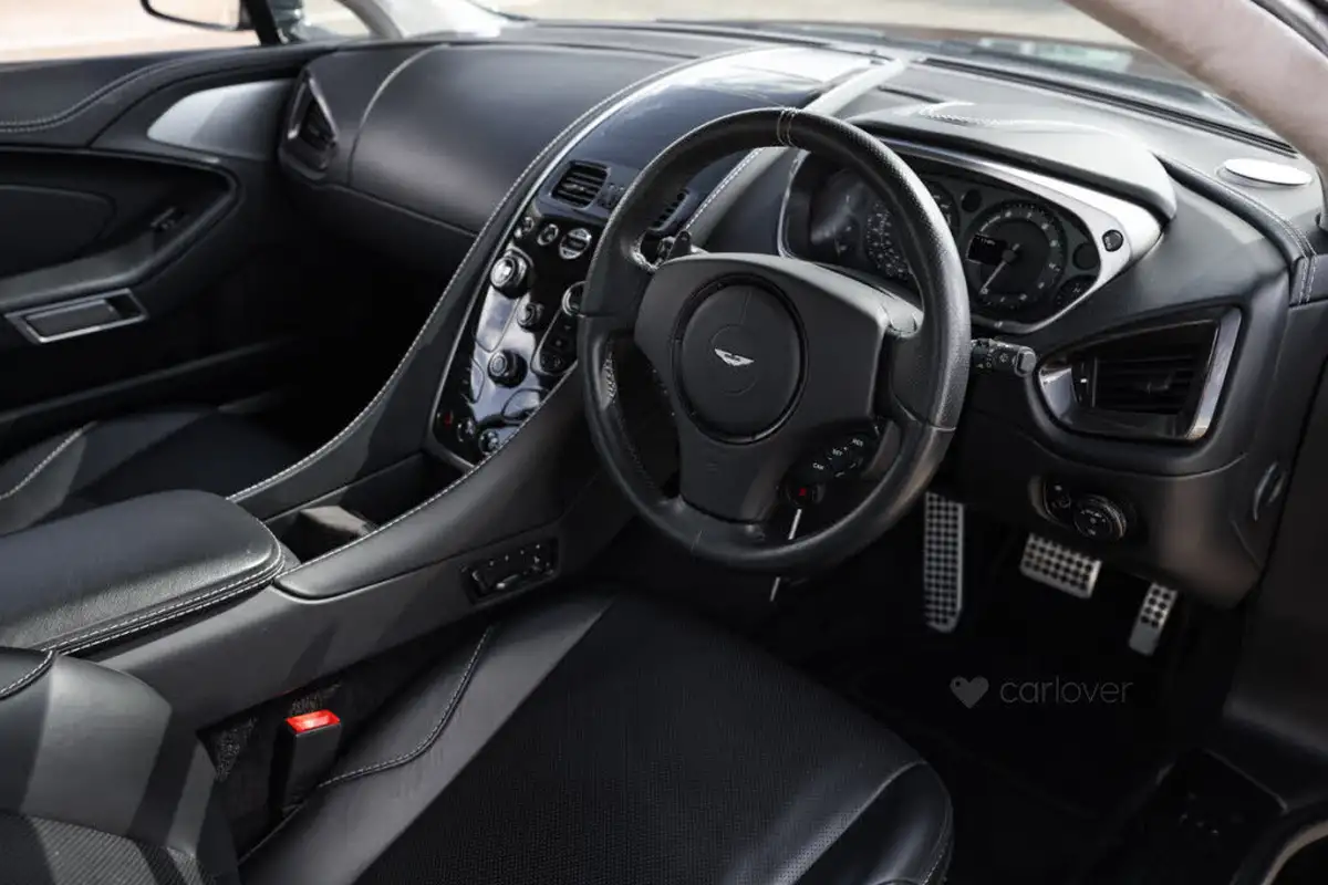 2013-aston-martin-vanquish-59-big-52