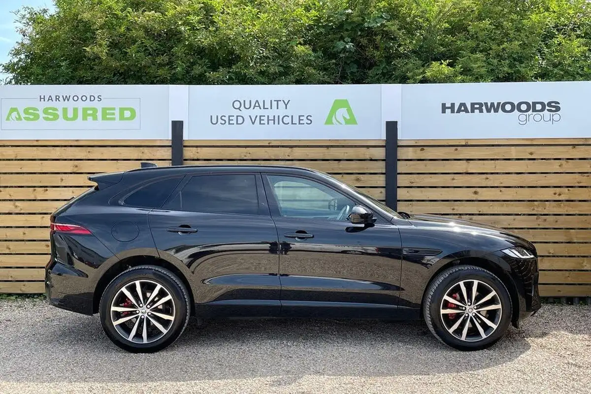 2023-jaguar-f-pace-20-d200-r-dynamic-se-black-big-1