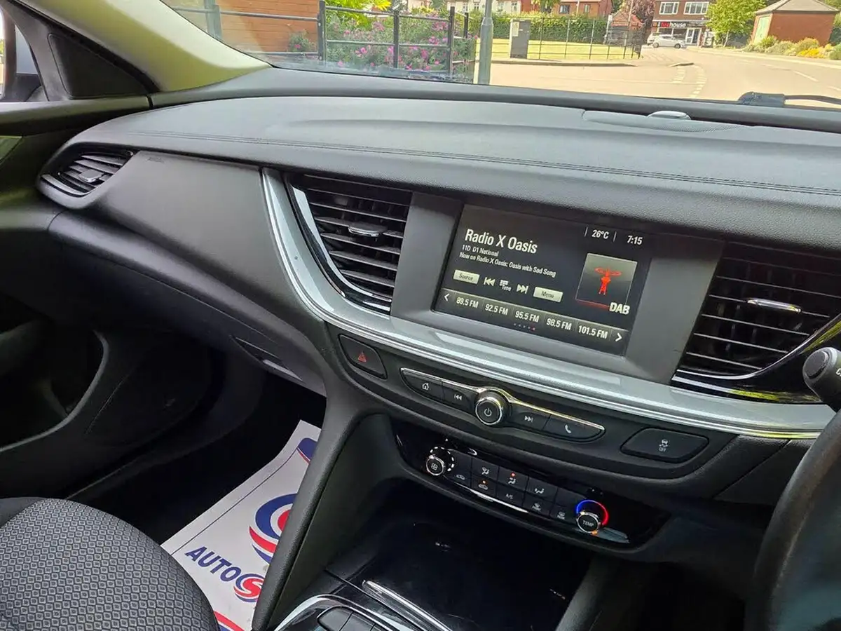 2017-vauxhall-insignia-grand-sport-15-turbo-design-165ps-big-28