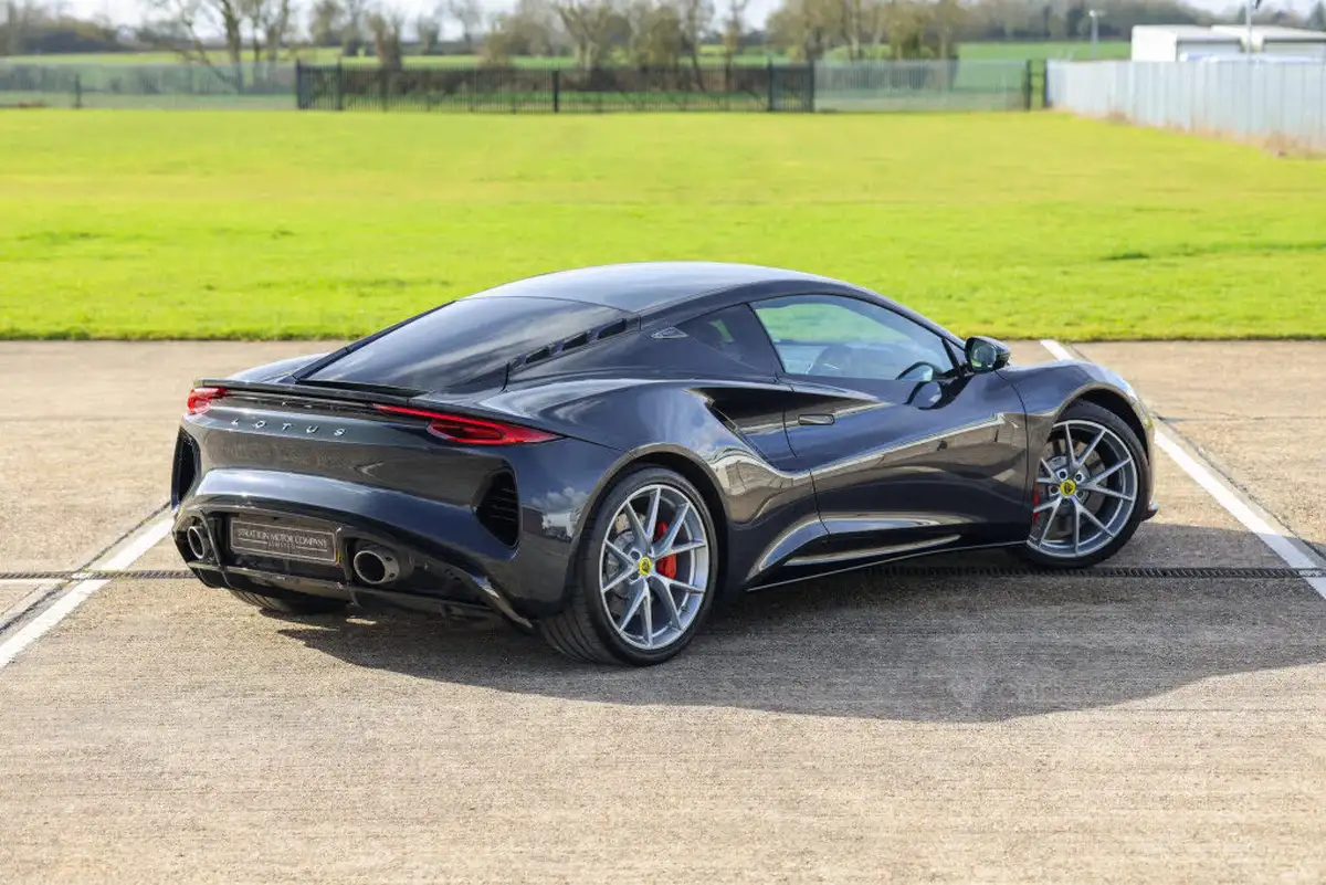 2023-lotus-emira-35-first-edition-v6-big-5