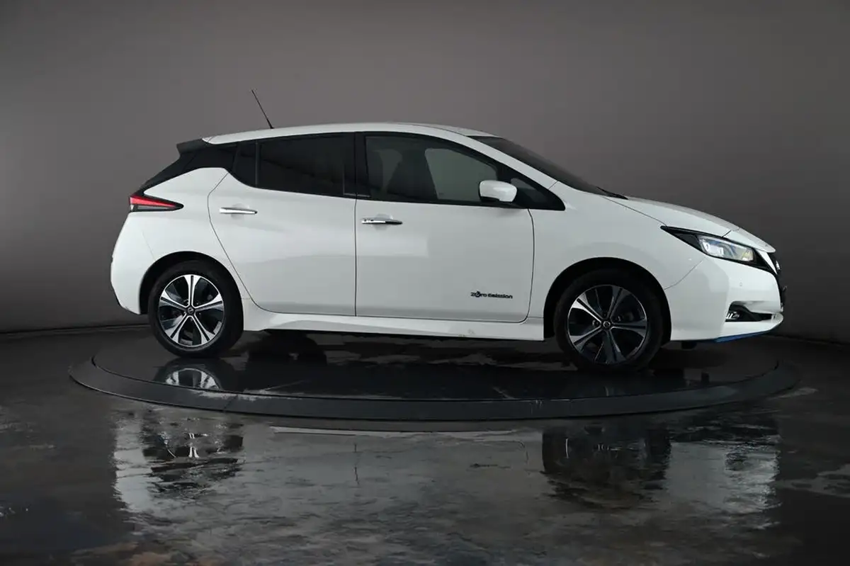 2020-nissan-leaf-e-e-tekna-big-32